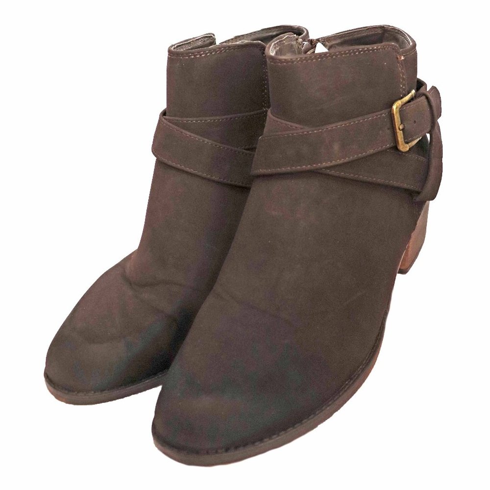 Awesome White Mountain Brown Sueded Vegan Leather Yandra Ankle Boots Size 8M EUC